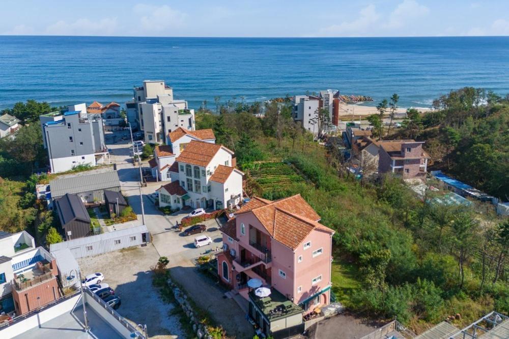 Gangneung Mirabell Spa Pension Exterior foto